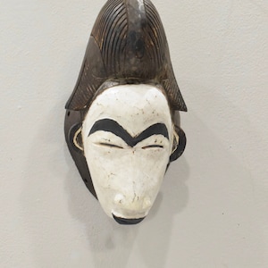 Maschera femminile della tribù africana Punu Gabon