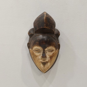 Maschera femminile della tribù africana Punu Gabon