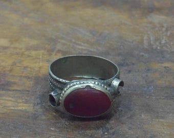 Middle Eastern Silver Red Stone Kuchi Ring Size 9.5