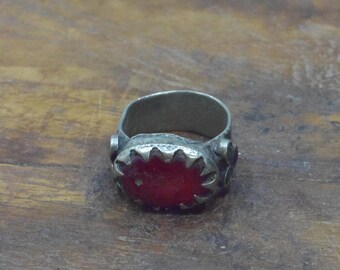 Middle Eastern Silver Red Stone Kuchi Ring Size 7.5