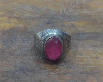 Middle Eastern Silver Pink Stone Kuchi Ring Size 8