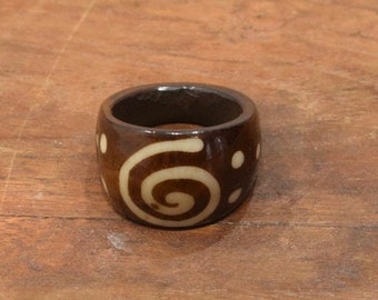 Bague Bague en os de batik africain