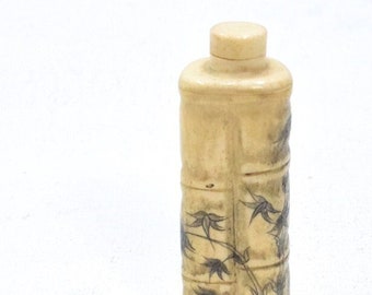 Chinese Etched Snuff Bottle