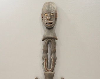 Papua New Guinea Food Hook Statue