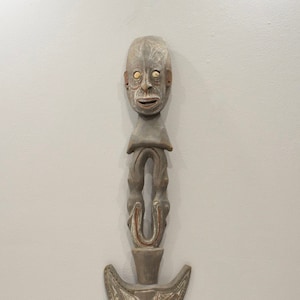 Papua New Guinea Food Hook Statue