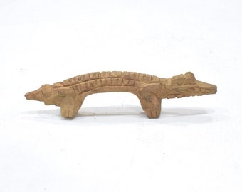 Papua New Guinea Carved Wood Crocodile Handle