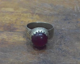 Middle Eastern Silver Red Stone Kuchi Ring Size 8