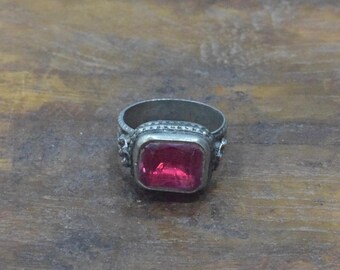 Middle Eastern Silver Pink Stone Kuchi Ring Size 7