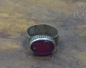 Middle Eastern Silver Red Stone Kuchi Ring Size 9.5