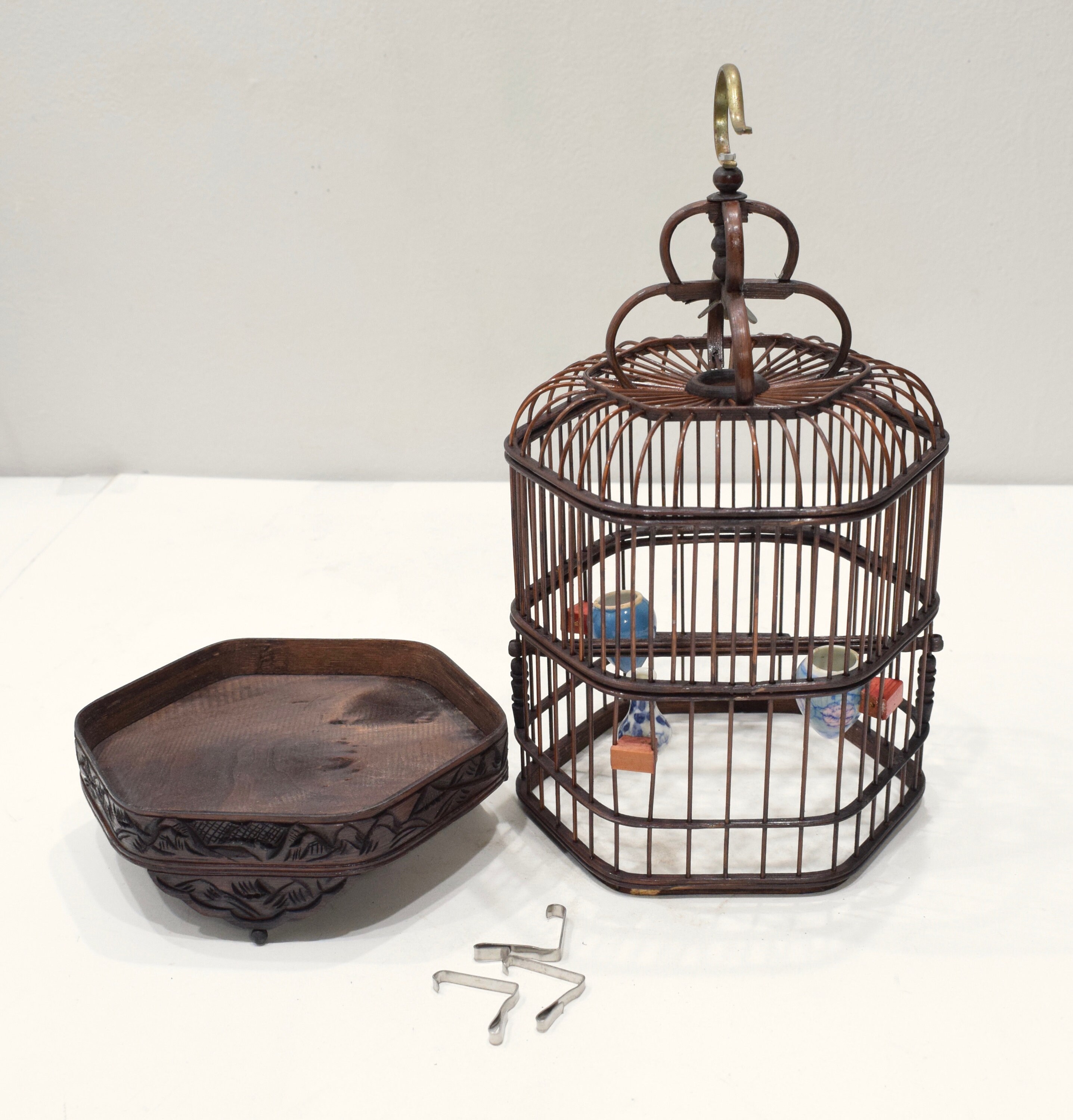 Chinese Wicker Hexagone Extendable Birdcage Porcelain Water Food Bowls