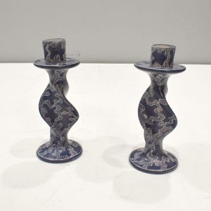 Afrikanischer geschnitzter Speckstein-Kerzenhalter-Set-Abstraktes Design Kenia