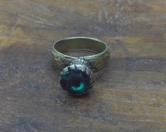 Middle Eastern Silver Green Glass Kuchi Ring Size 6.5