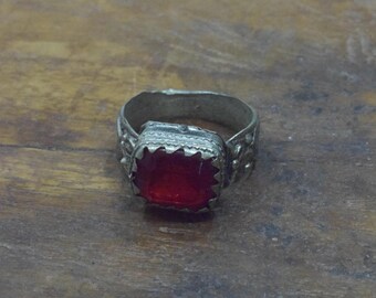 Middle Eastern Silver Red Glass Kuchi Ring Size 10