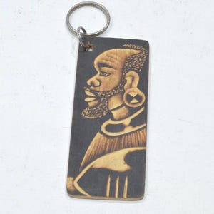 Porte-clés africain en bois sculpté
