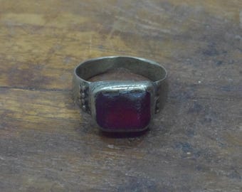 Middle Eastern Silver Red Glass Kuchi Ring Size 9