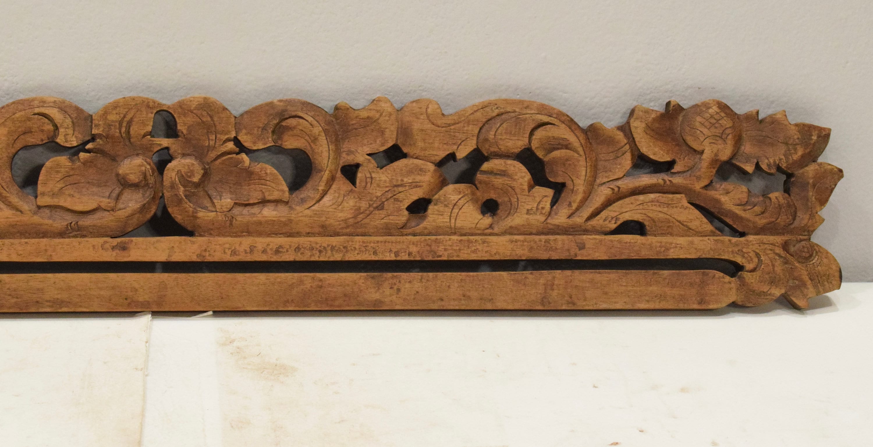 UNIQUE INTRICATELY HAND CARVED ORNATE WOOD HANGER 31” (ROD, RACK) USED –  Rarest Finds