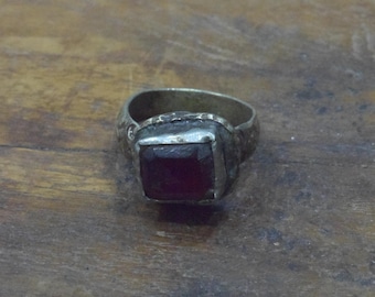 Middle Eastern Silver Red Glass Kuchi Ring Size 8