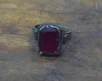 Middle Eastern Silver Red Glass Kuchi Ring Size 7.5