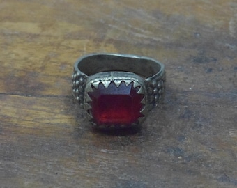 Middle Eastern Silver Red Glass Kuchi Ring Size 9