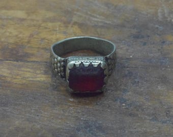 Middle Eastern Silver Red Glass Kuchi Ring Size 9
