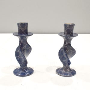 Afrikanischer geschnitzter Speckstein-Kerzenhalter-Set-Abstraktes Design Kenia