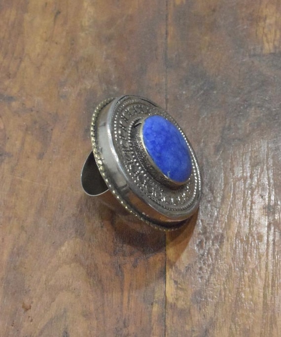 Middle Eastern Blue Lapis Ring - image 3