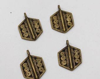 Beads India Naga Brass Pendants 29-30mm