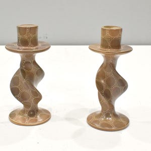 Afrikanischer geschnitzter Speckstein-Kerzenhalter-Set-Abstraktes Design Kenia