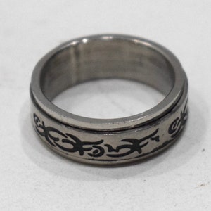 Ring aus Edelstahl, gepunzt, Bandring geätzt