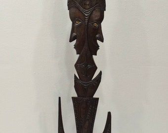 パプアニューギニアの彫刻された木彫りのチャンブリフック像 - Etsy 日本