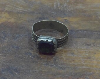 Middle Eastern Silver Green Glass Kuchi Ring Size 10