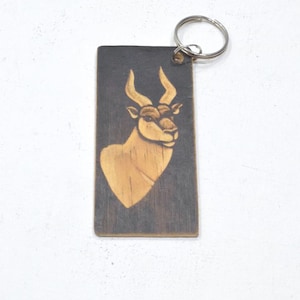 Porte-clés africain en bois sculpté