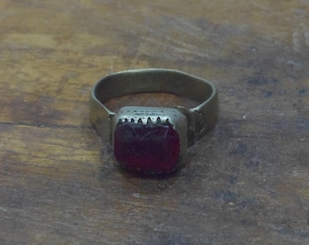 Middle Eastern Silver Red Glass Kuchi Ring Size 9.5