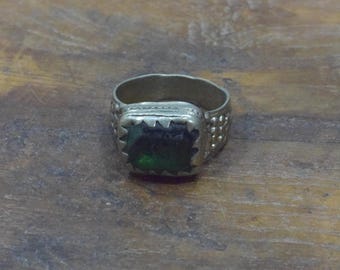Middle Eastern Silver Green Glass Kuchi Ring Size 7.5