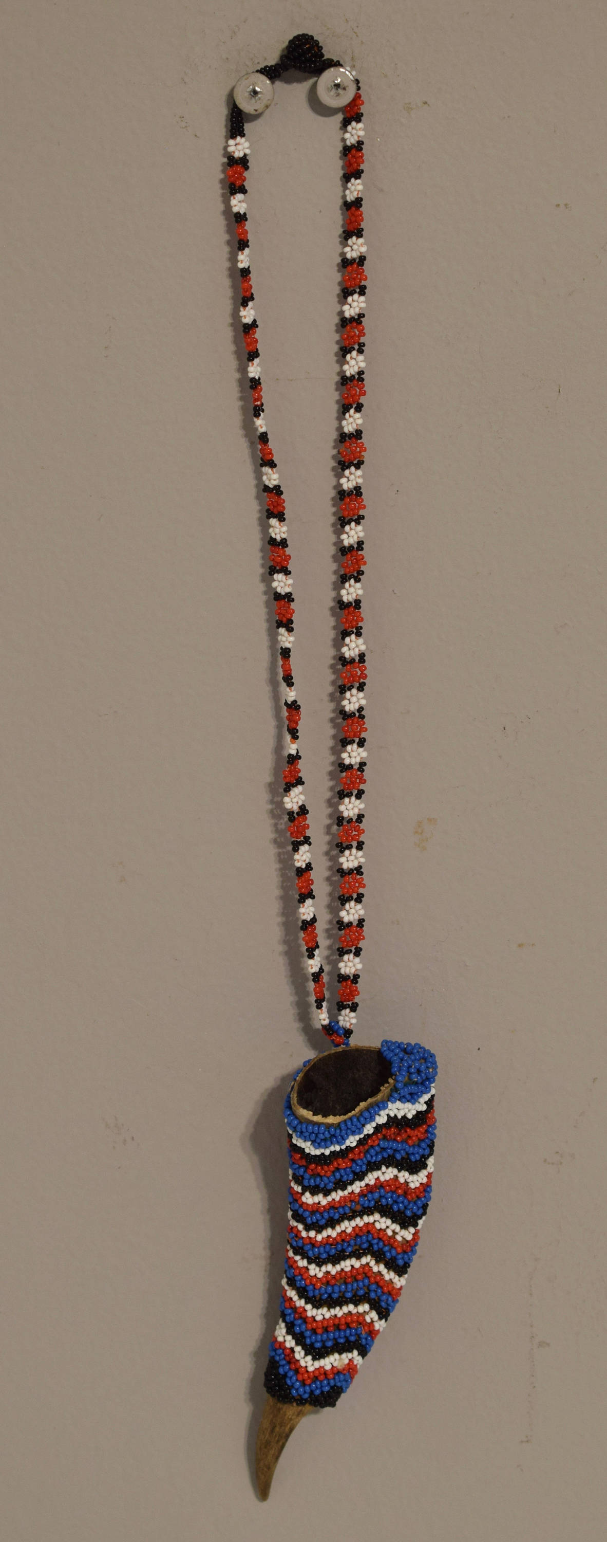 Beaded horn necklace hot sale