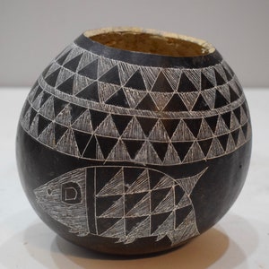 African Black White Animal Etched Gourd Bowl Kamba Kenya 6 3/4&quot;