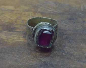 Middle Eastern Silver Red Glass Kuchi Ring Size 8.5