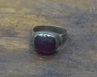 Middle Eastern Silver Red Kuchi Ring Size 7