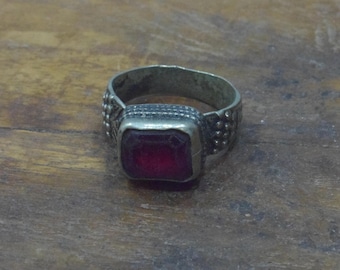 Middle Eastern Silver Red Glass Kuchi Ring Size 10