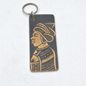 Porte-clés africain en bois sculpté