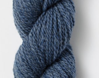 Woolstok in Oktober Himmel - Blue Sky Fibers Feine Highland Wolle - Kammgarn Garn