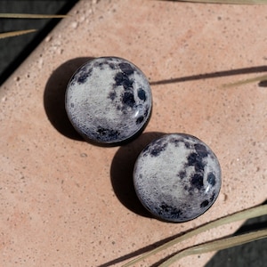 Pair Plugs Full moon image ear wooden or clay tunnels 4,5,6,8,10,11,12,14,16,18,20,22,24-40mm;6,4,2g,0g,00g;1/4,5/16,3/8,1/2,9/16,5/8,3/4&quot;