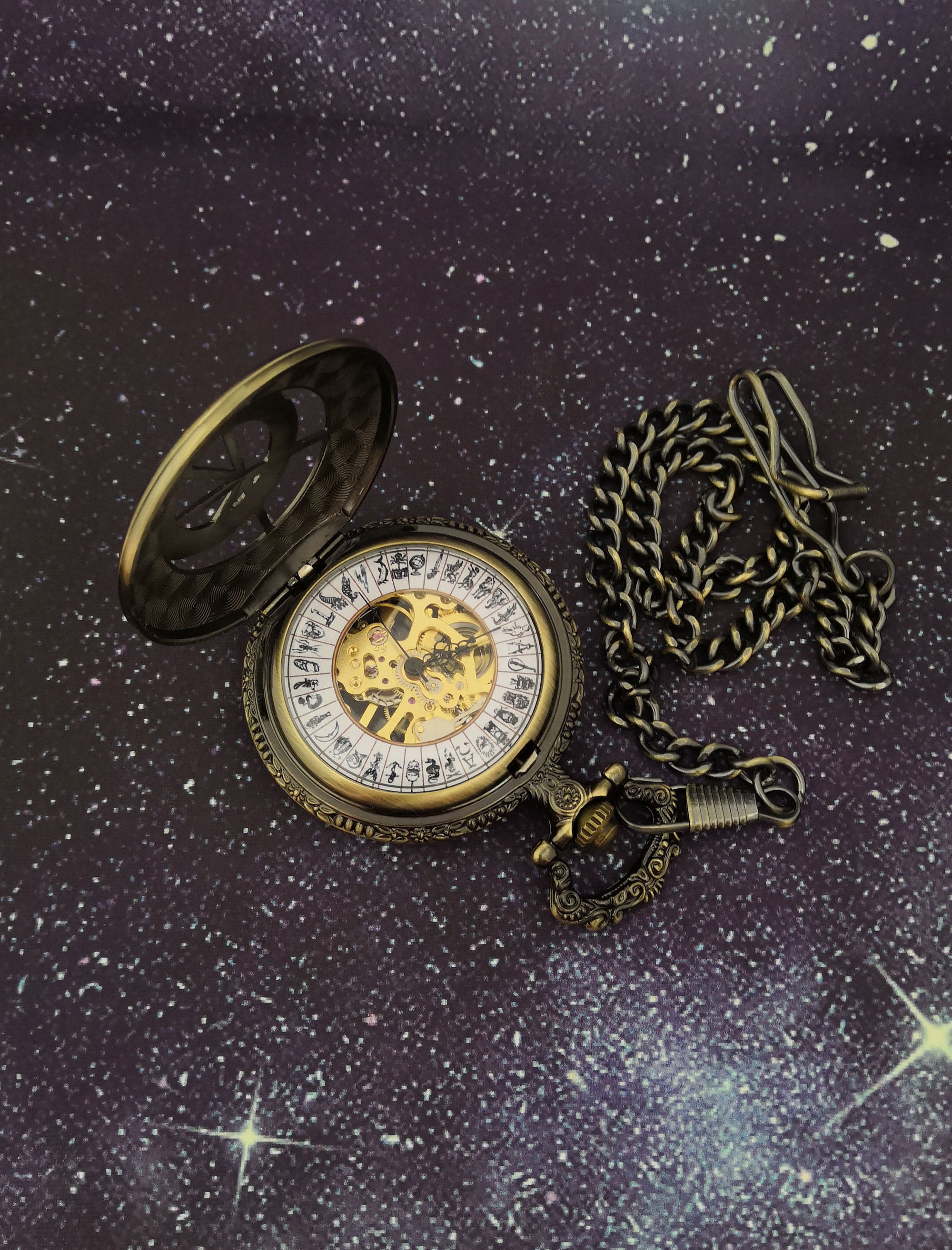 La boussole d'or « originale » reproduction aléthiomètre symbole lecteur vérité