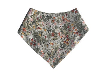 Green Floral Bib | Eekieigo | Dribble Bib | Bandanna Bib