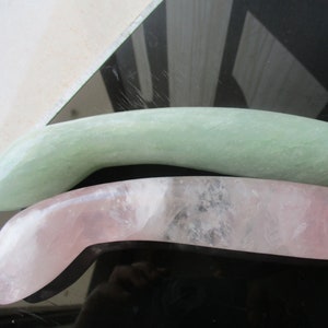 Baguette de 23 cm en quartz rose / Masseur réflexe en jade indien Baguette de guérison extra large / Baguette de yoni incurvée / Jouet sexy pour femme avec sac cadeau. image 2