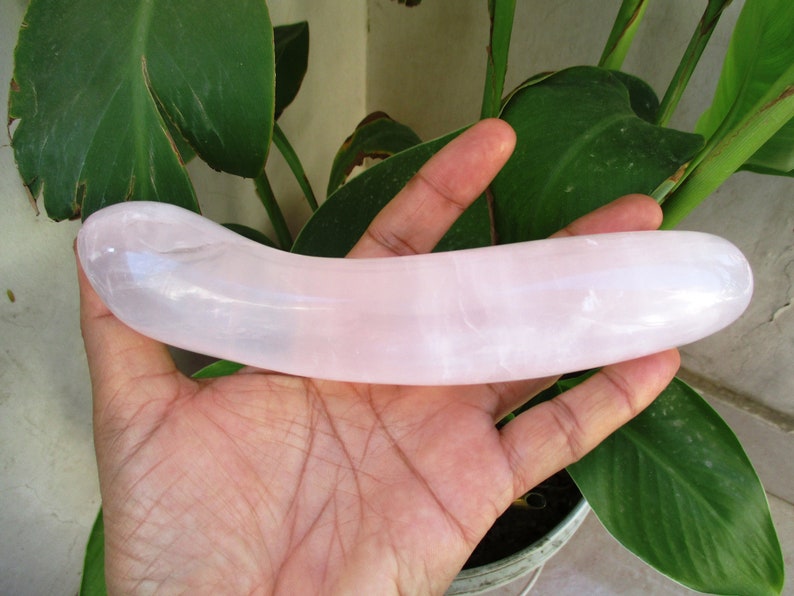 Baguette de 23 cm en quartz rose / Masseur réflexe en jade indien Baguette de guérison extra large / Baguette de yoni incurvée / Jouet sexy pour femme avec sac cadeau. Rose Quartz 7.5"