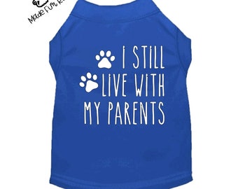 Ik woon nog steeds bij mijn ouders (honden- en kattenshirt) - Grappig T-shirt met een afbeelding van een hond of kat