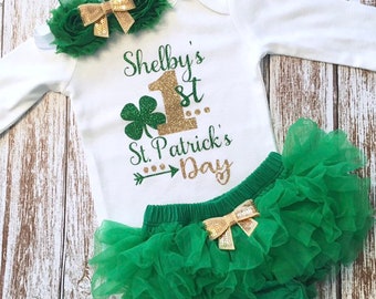 Tenue de jour de ma première Saint-Patrick tenue de bébé fille Body Saint Patrick personnalisé trèfles or et vert fille porte-bonheur paillettes