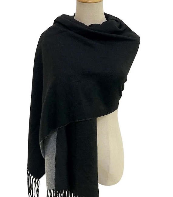 Foulard Long Noir Two Stoned - Laine Douce Avec Logo Et Pompons - Style Hiver Chaud
