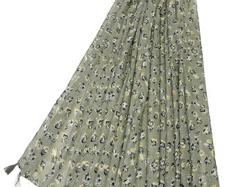 Chal pequeño con estampado floral mixto verde pistacho de Kuati Mayfair